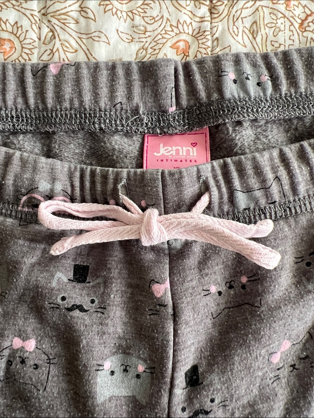 Jenni Gray Pajama Pants with Pink Cat Accents, super cute and cozy 🐱🐈⬛🩶🩷
